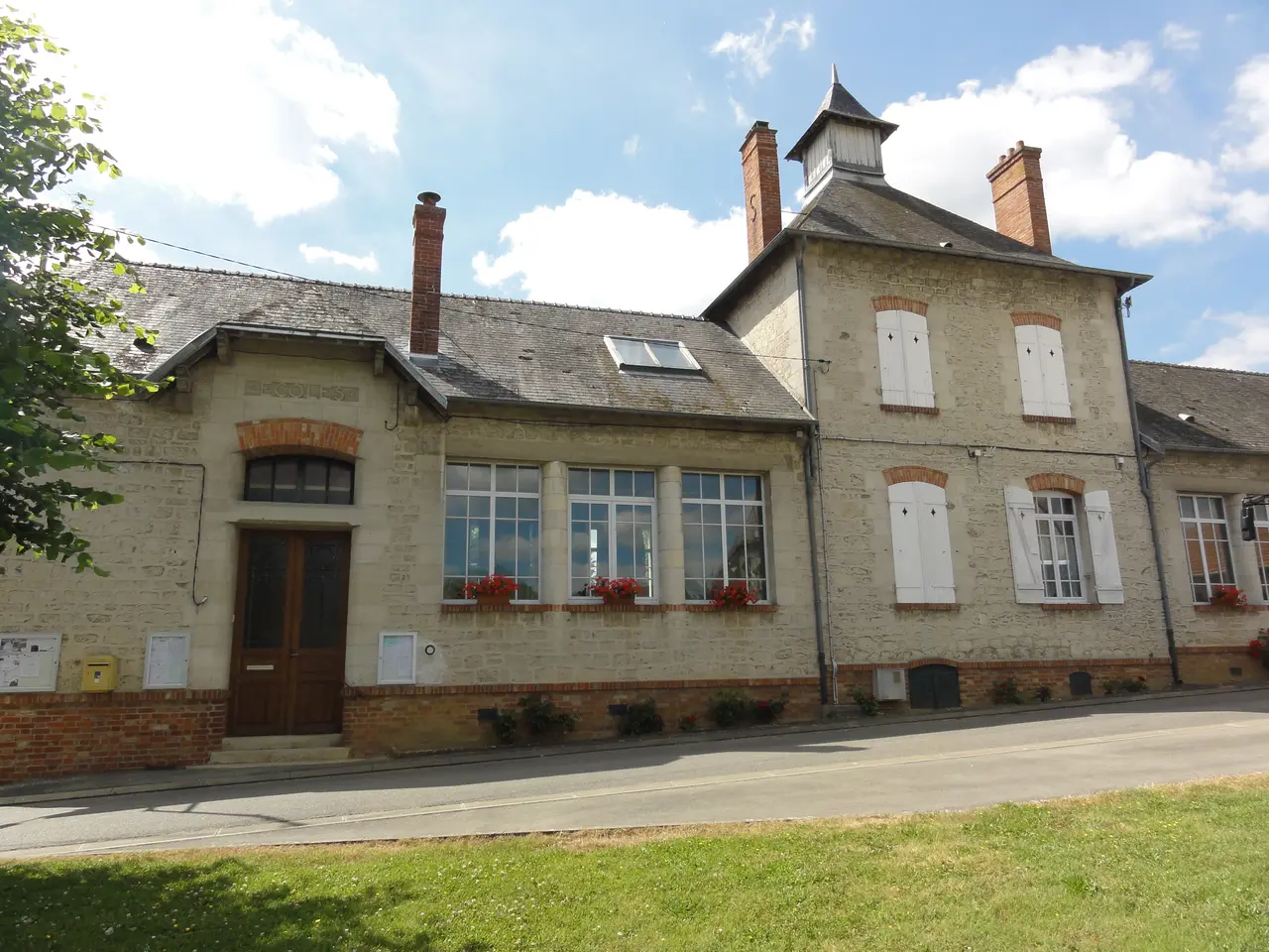 Nanteuil-la-Fosse (Aisne) mairie-école (02)