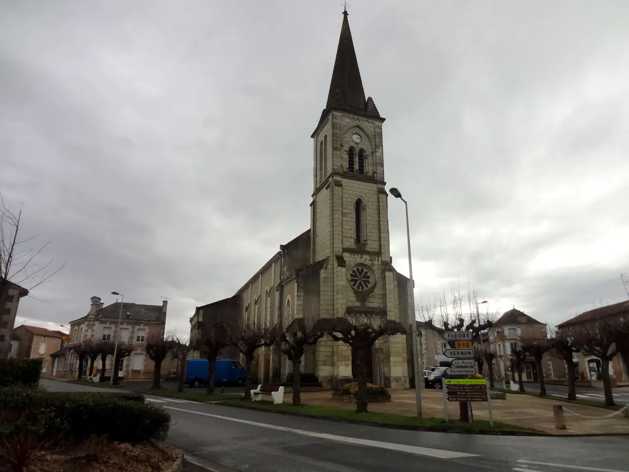 Église Saint-Gervais et Saint-Protais de Nieuil-L'Espoir