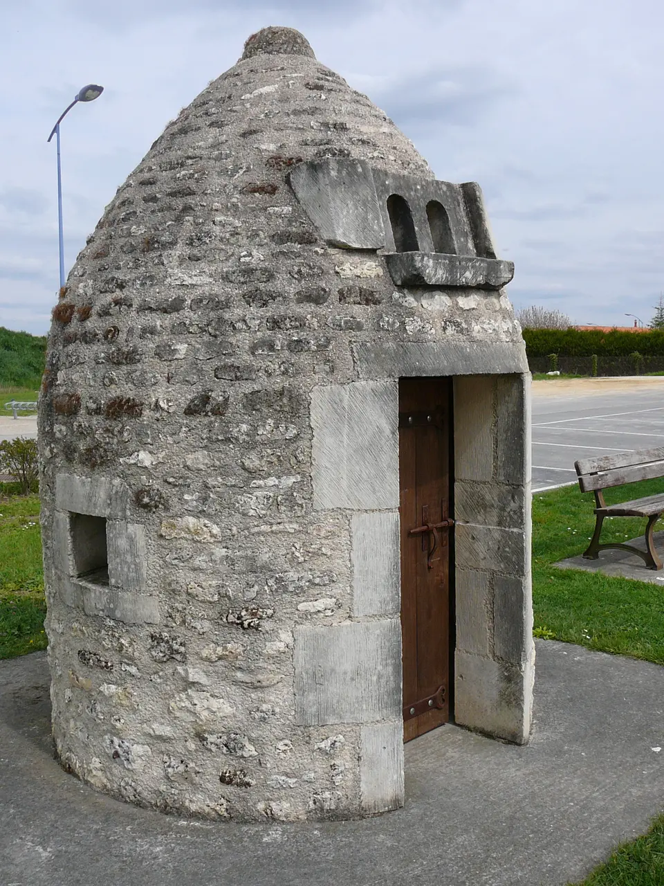 2009-04-Nieulle-sur-Seudre-France17-Tourette