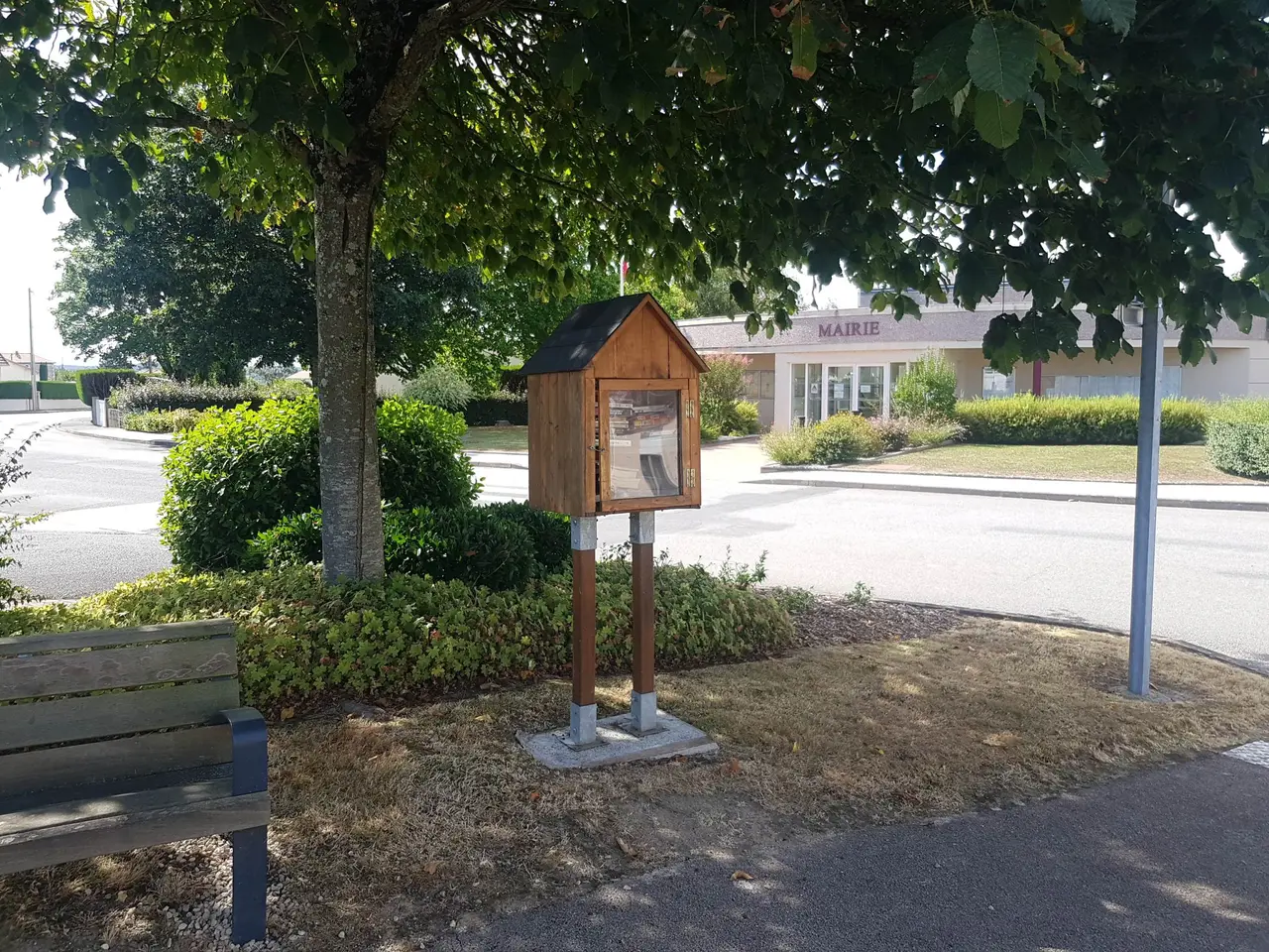 Pompaire - mairie - boîte à livres