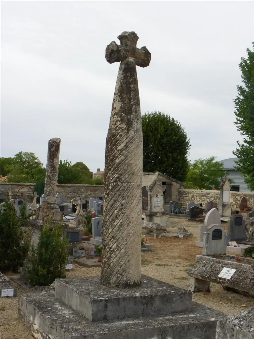 Croix de cimetierre à Prahecq