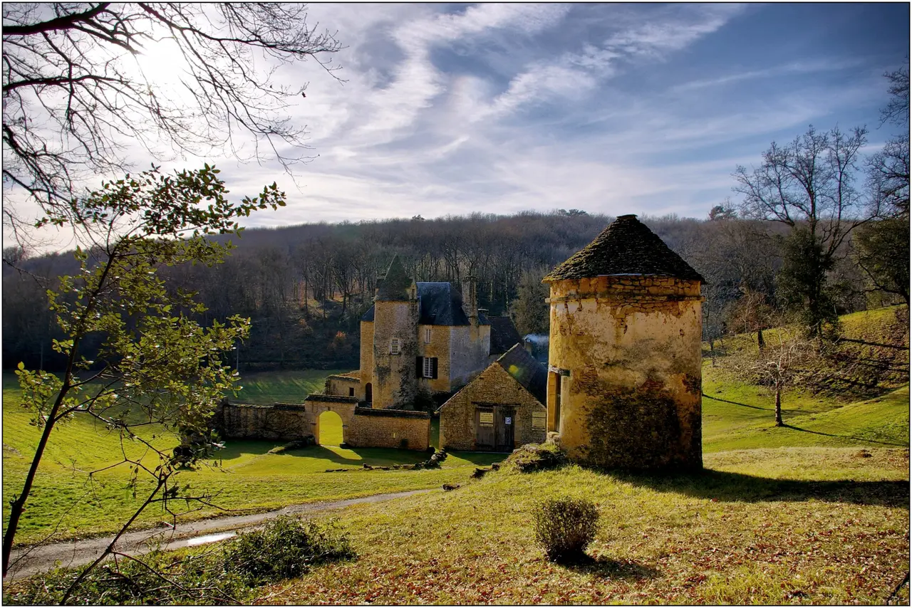 PROISSANS (Dordogne) - Manoir du Cluzeau et pigeonnier