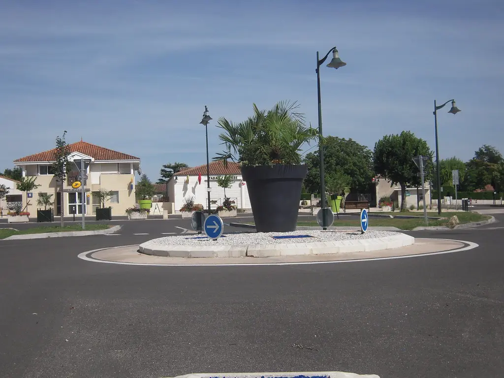 ROND POINT DE PUYMOYEN