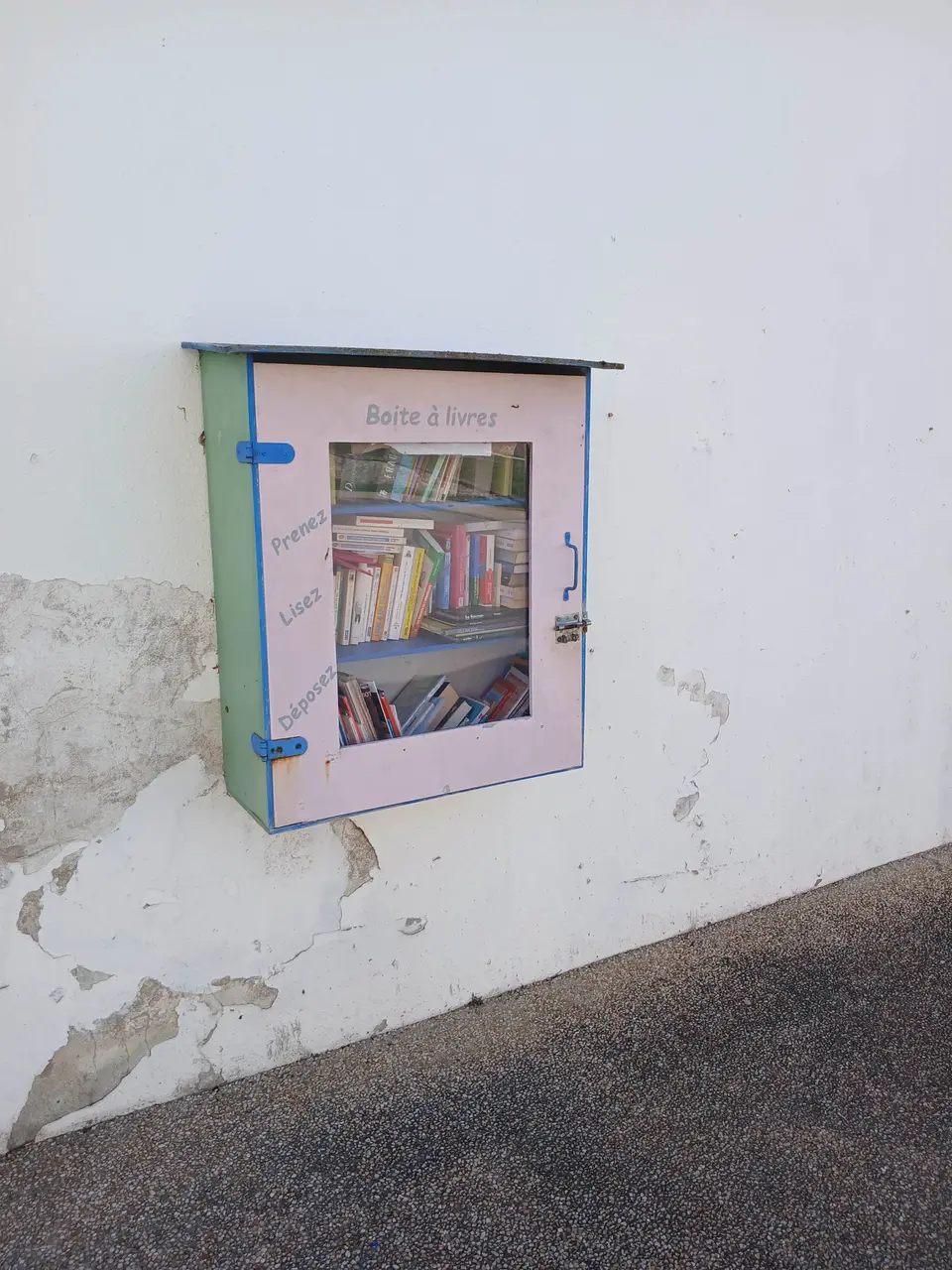 Rivière-Saas-et-Gourby - Place de l'Eglise - boîte à livres
