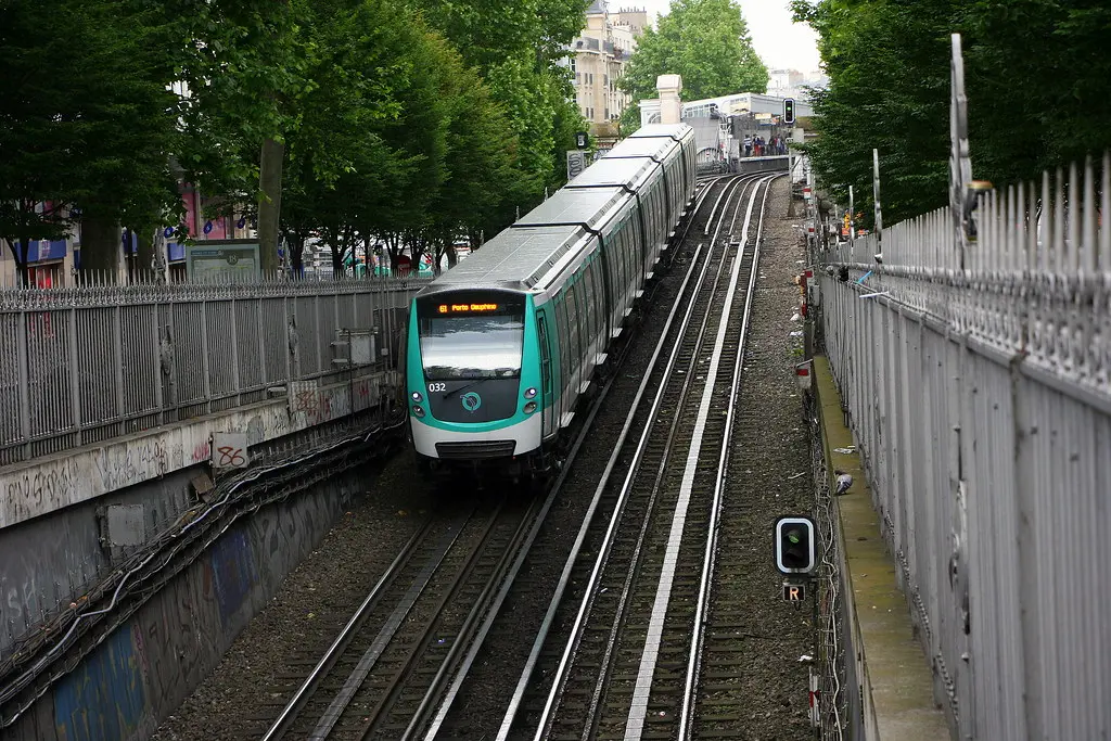 RATP MF 01 032 Barbès – Rochechouart