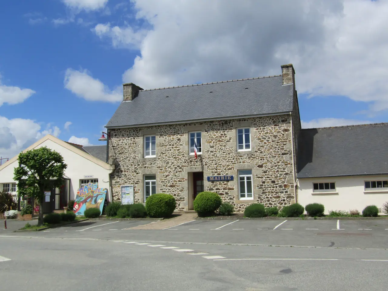 File:Mairie Rouillac 22.jpg