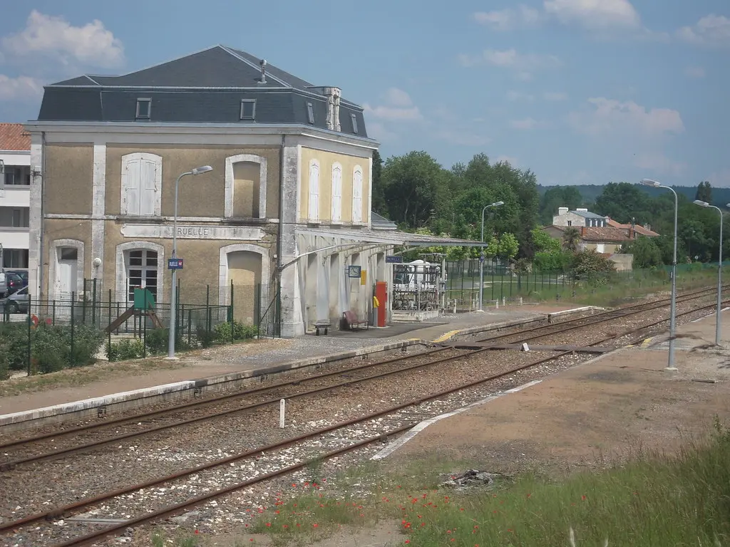 GARE DE RUELLE SUR TOUVRE