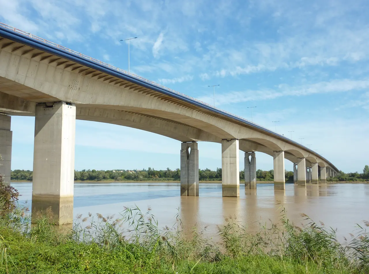 Pont autoroutier de Saint-André-de-Cubzac