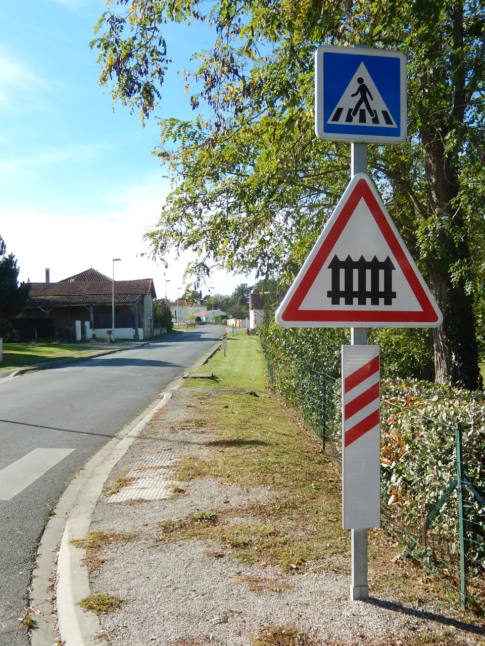 FR 17 Saint-André-de-Lidon - Panneaux C20a, A7, et J10