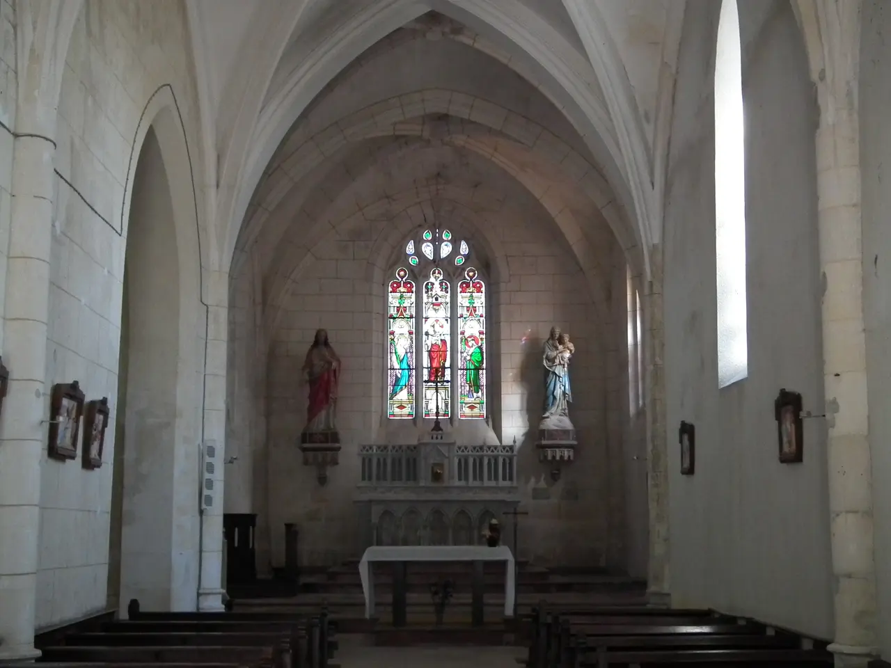 File:Eglise de Saint-Germain-de-Lusignan (2).JPG