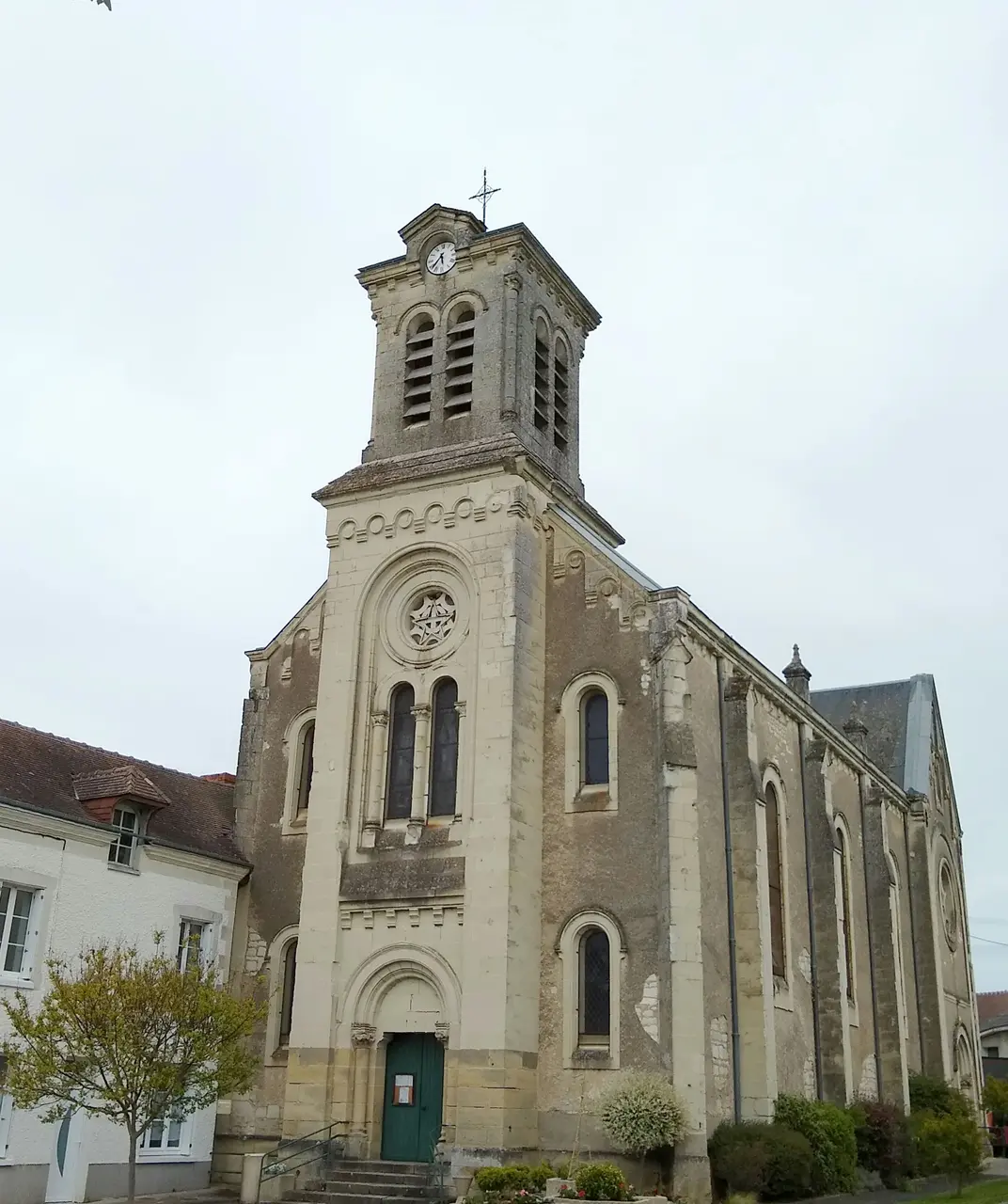 Saint-Gervais-les-Trois-Clochers - l'église, la façade