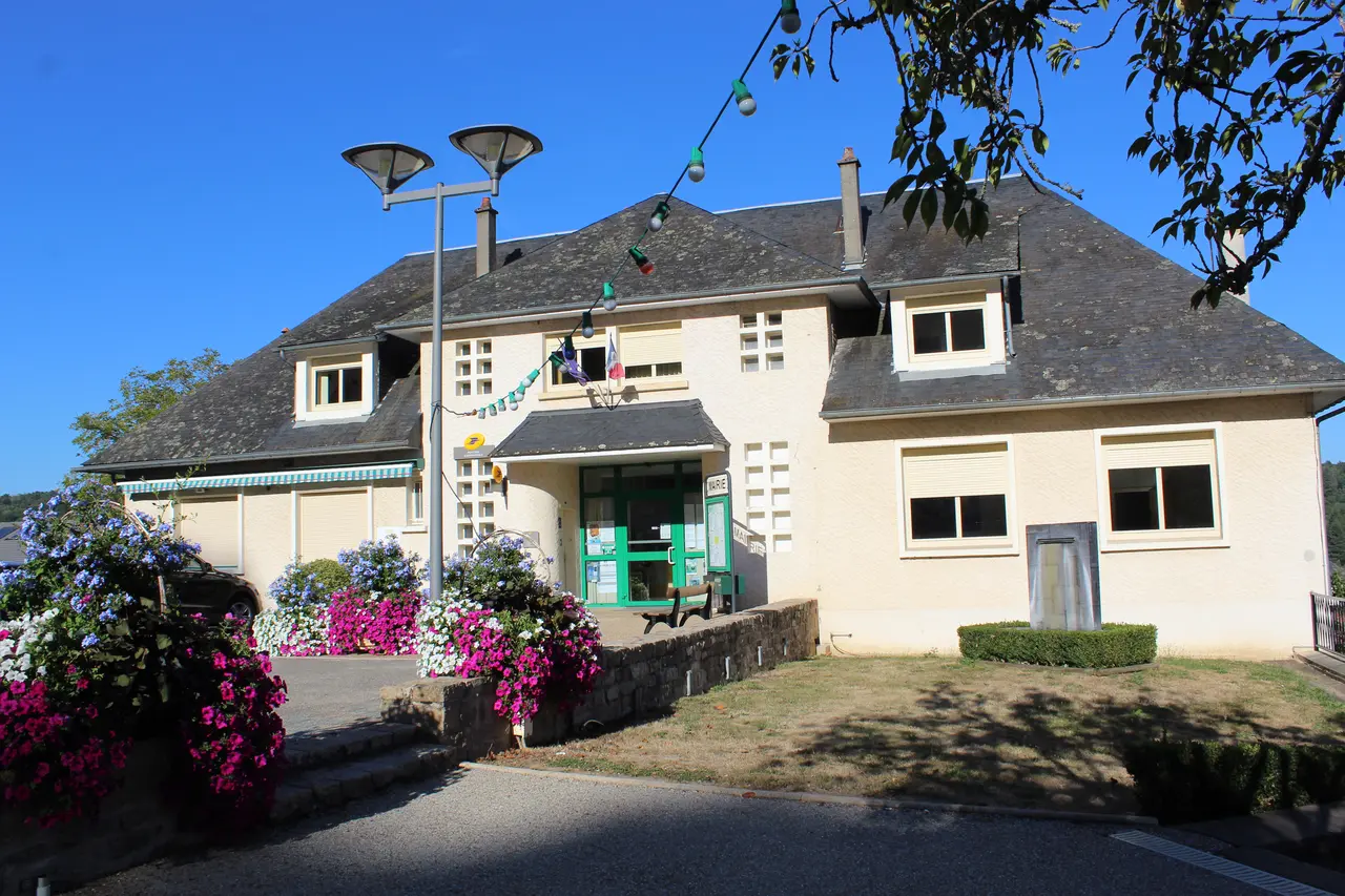 Saint-Hilaire-Peyroux Mairie 1
