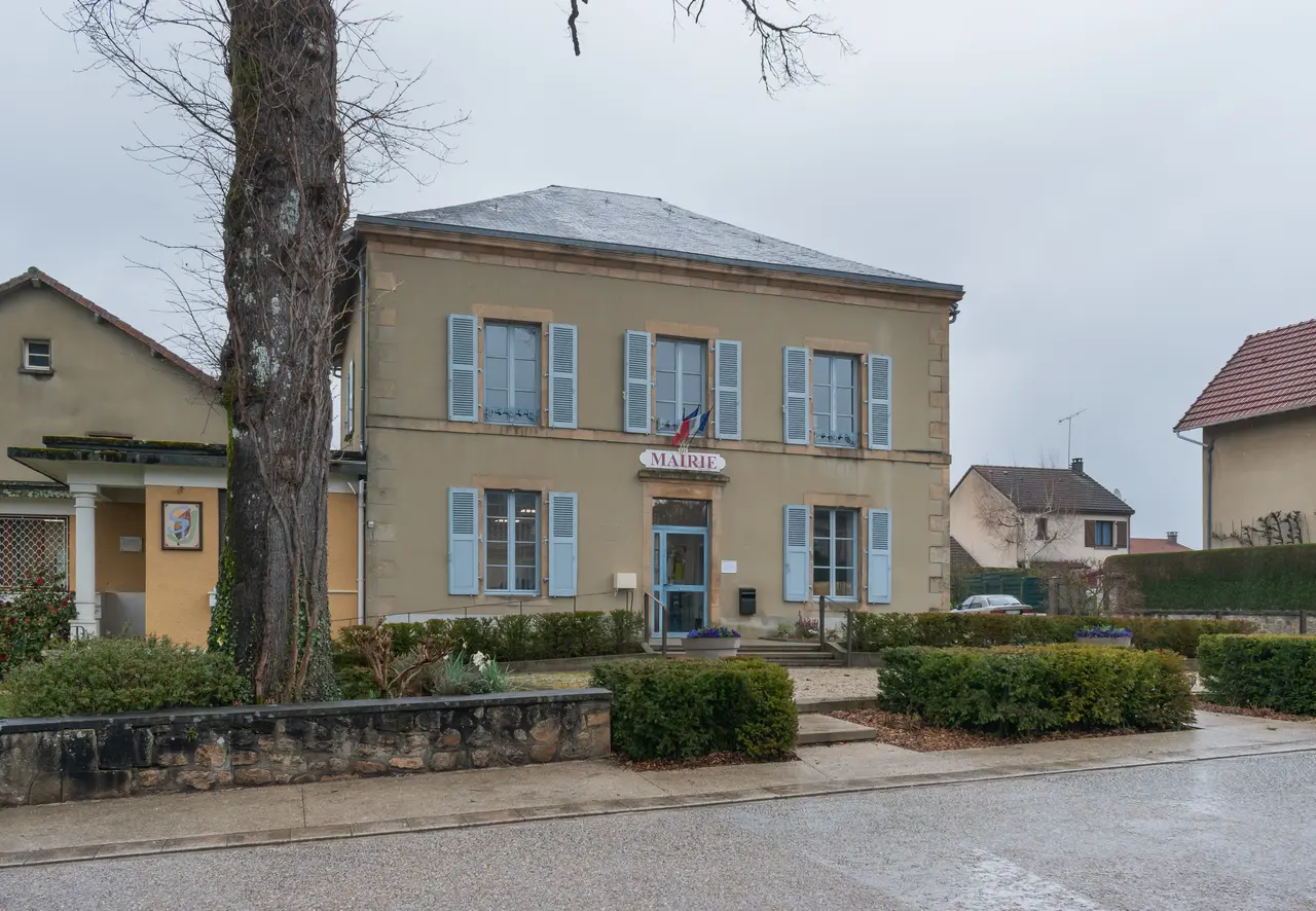 Town hall of Saint-Jouvent (1)