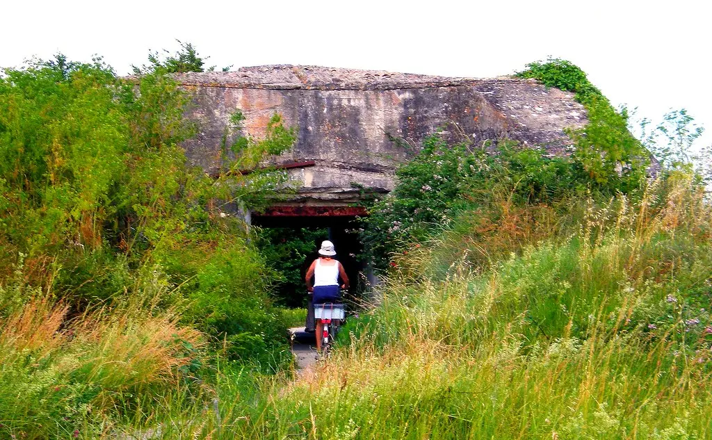 batterie anna, saint martin de ré, transformé en tunnel pour piste cyclable