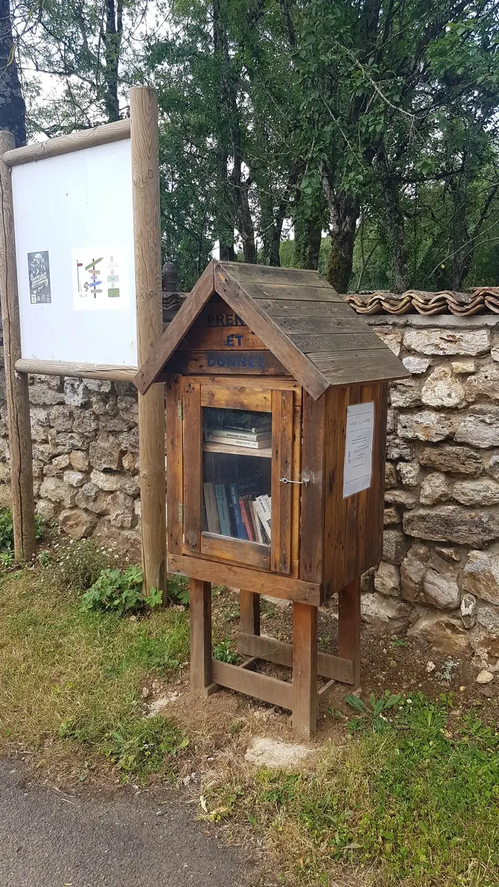 Saint-Martin-de-Saint-Maixent - Rue des Silex - boîte à livres