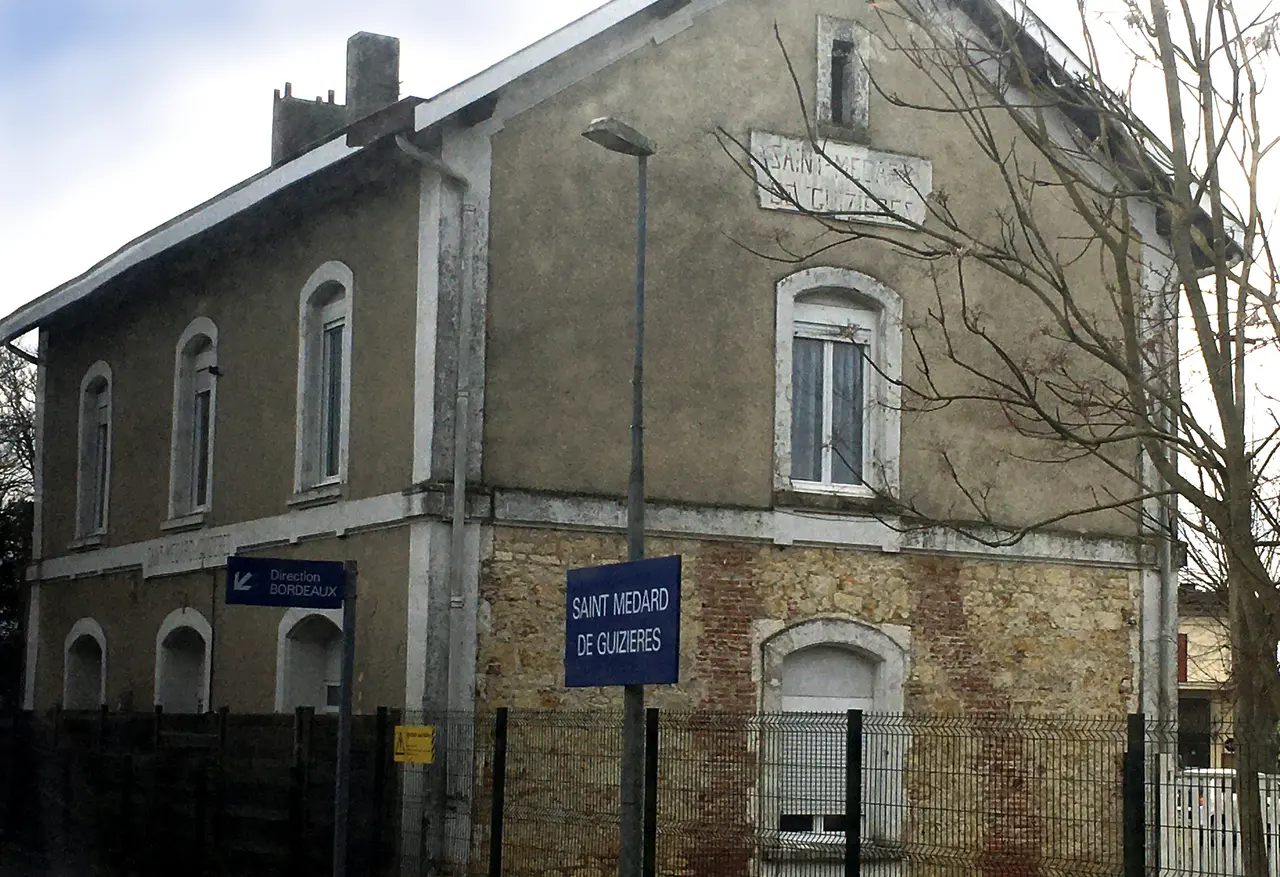 Gare de Saint Médard de Guizières vu des quais