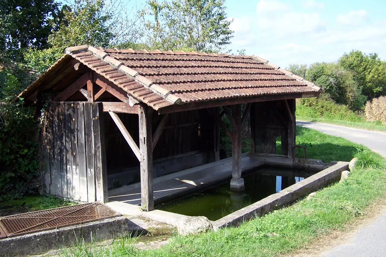 Saint-Pierre-de-Mons Lavoir