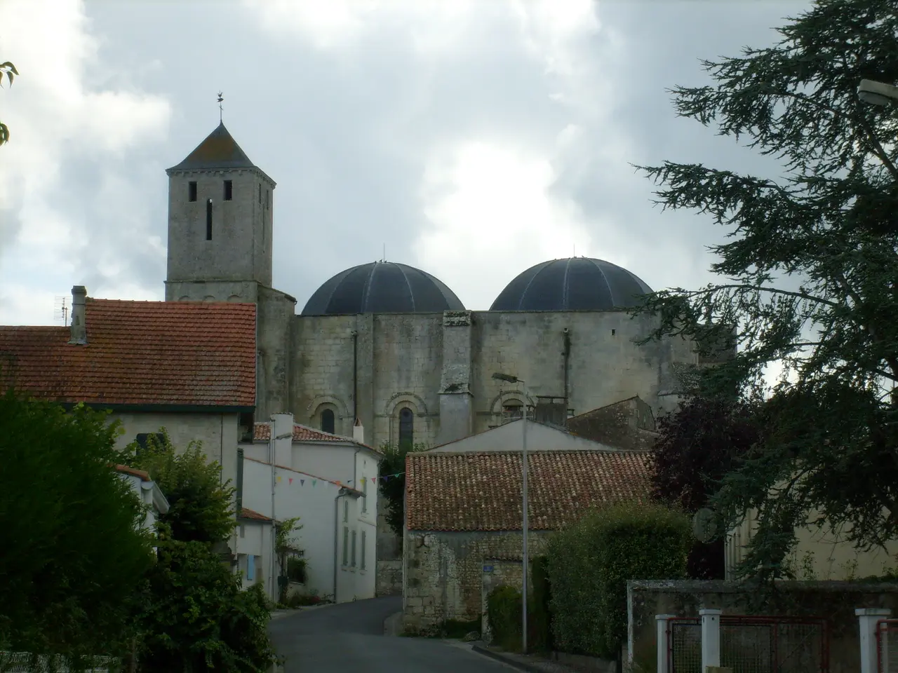Eglise de Saint-Romain de Benet - panoramio