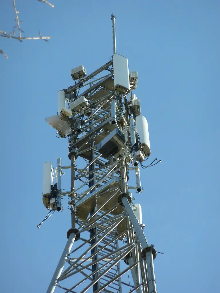 Antennes Freemobile à Saint-Sulpice-Et-Cameyrac (closeup)