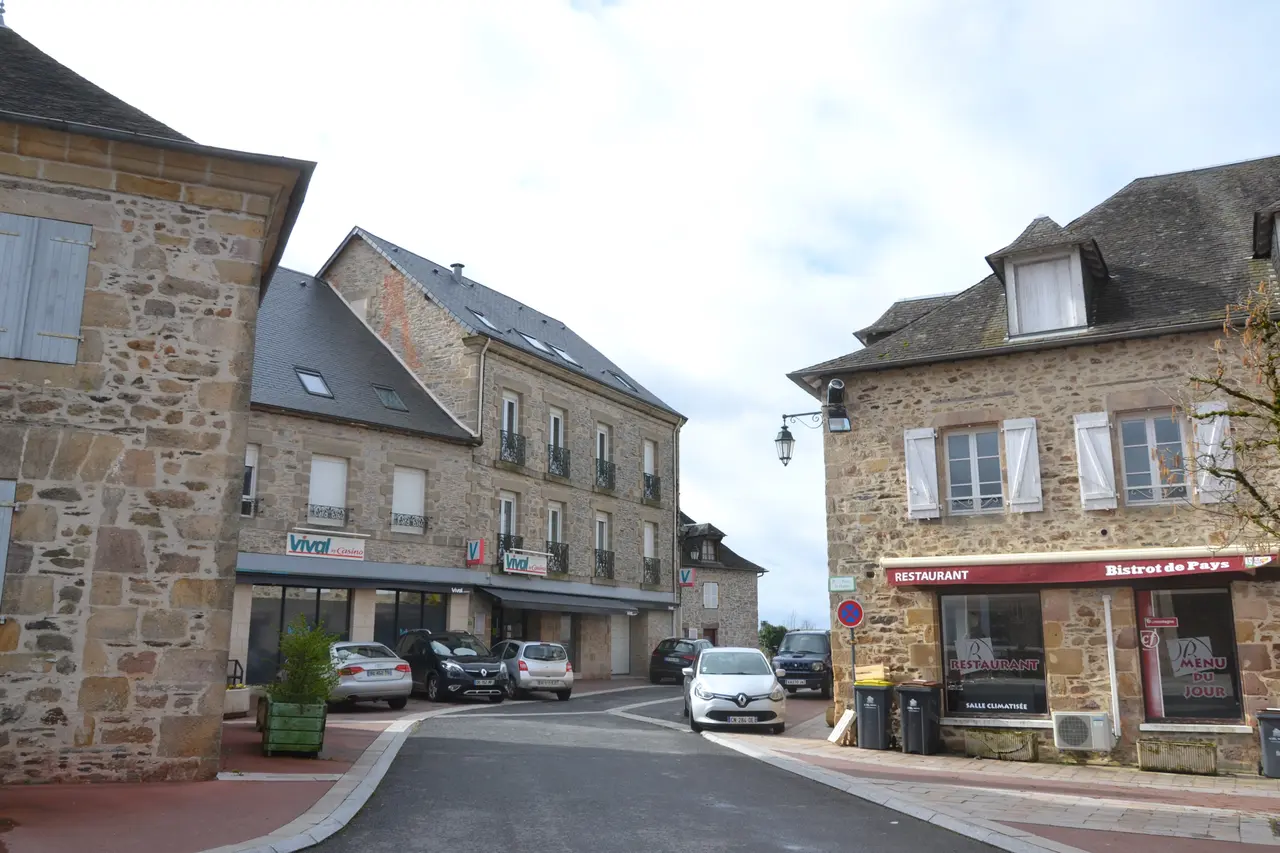 02-26 Sainte Féréole - commerces