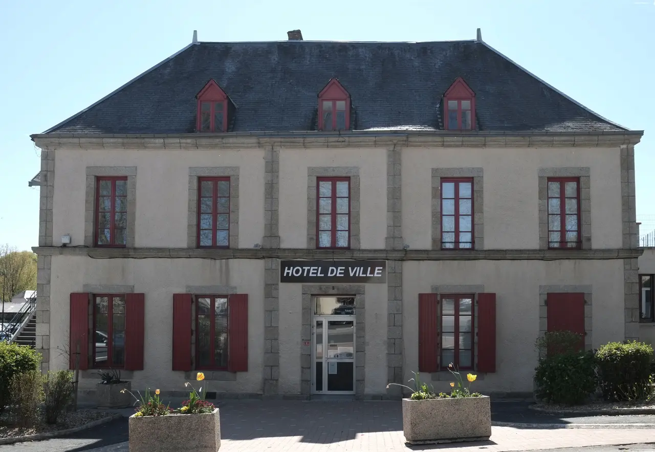 216 - Mairie - Secondigny