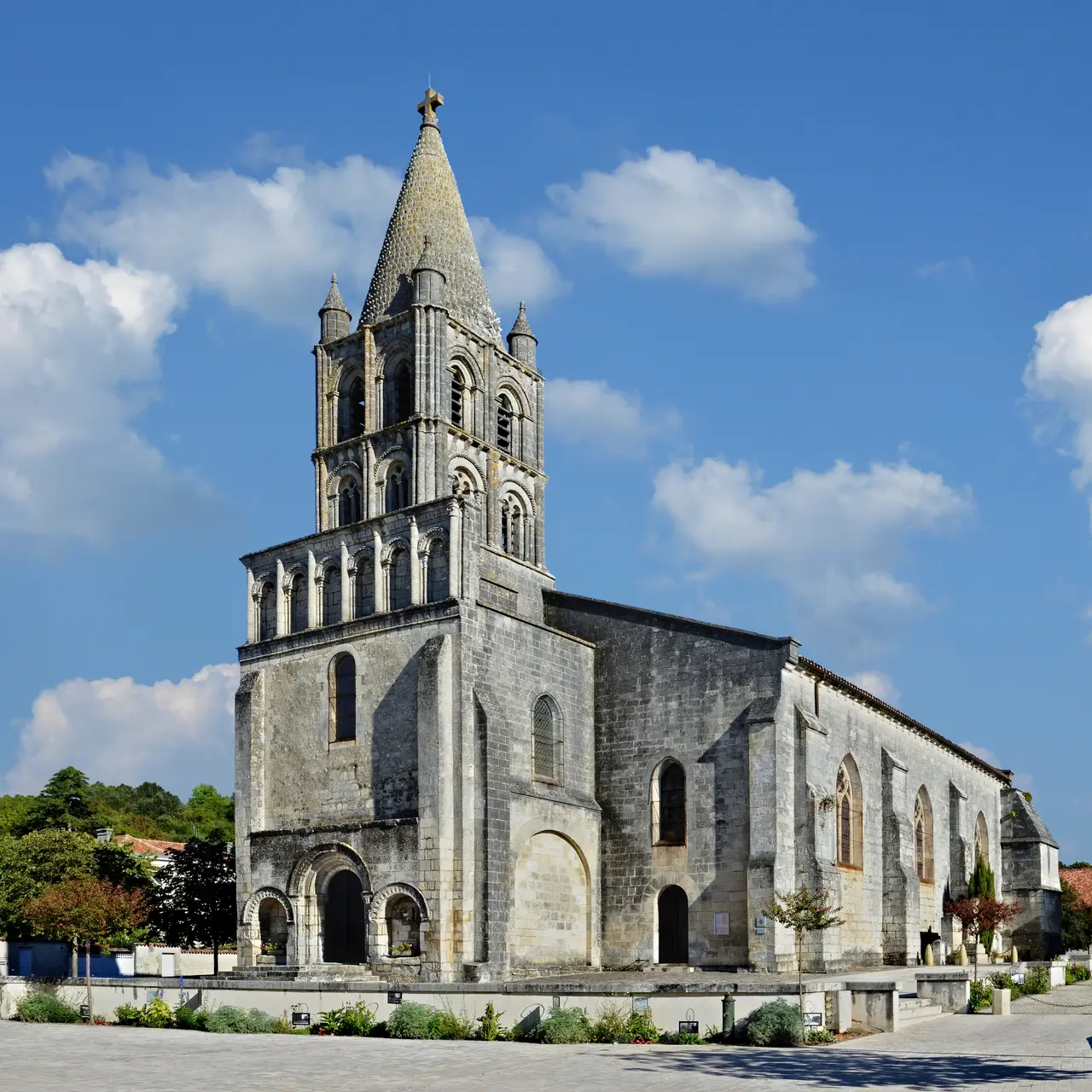 Segonzac 16 Église WNW 2013b
