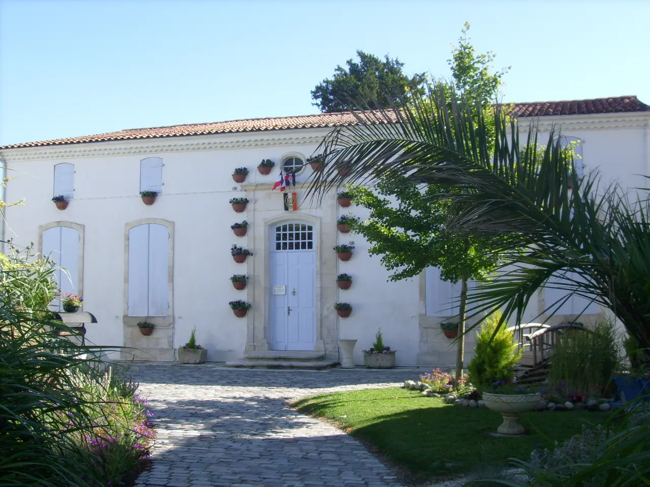 Mairie de Semussac - panoramio