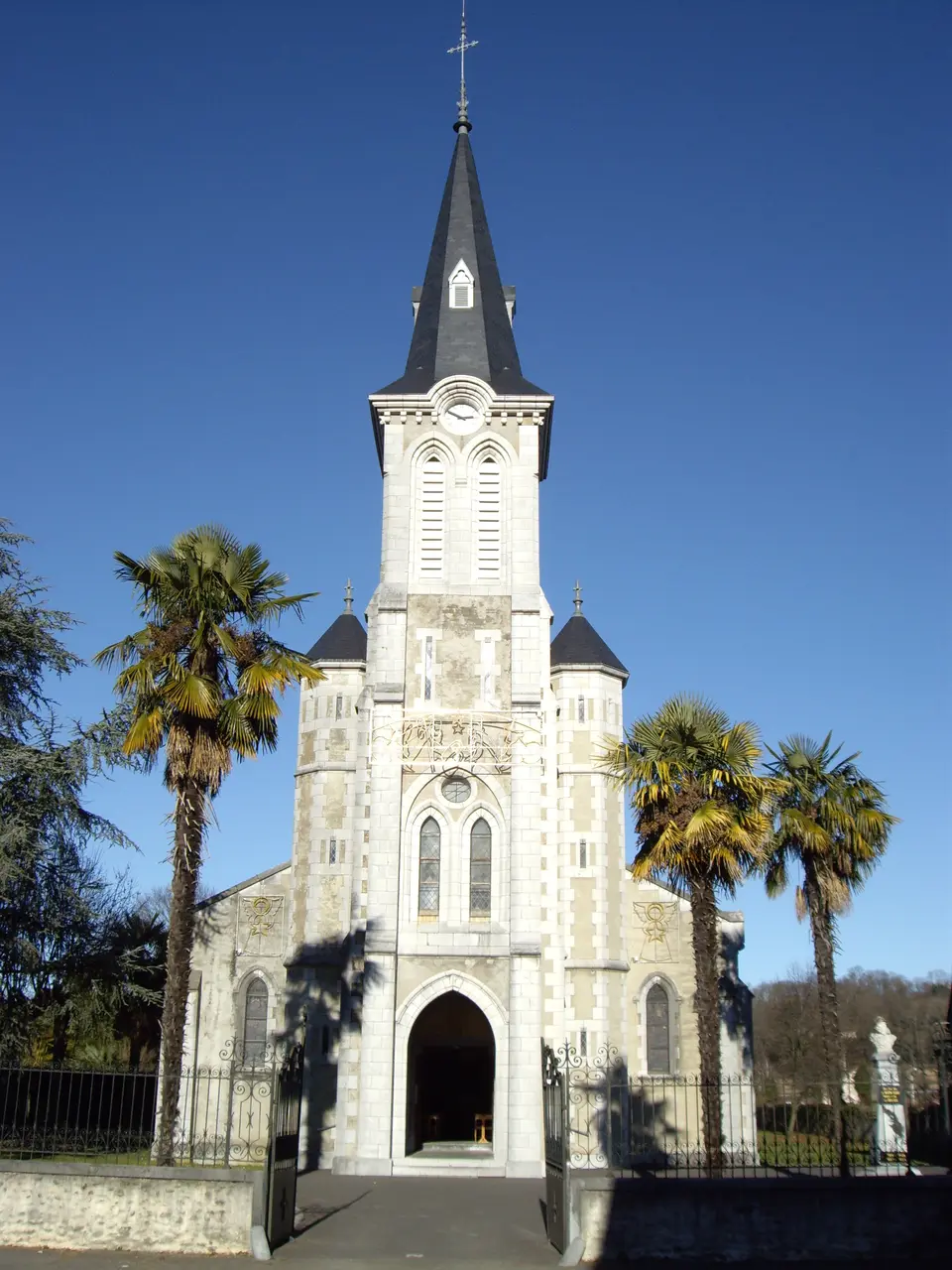 File:Église Saint-Martin de Soumoulou (64).JPG