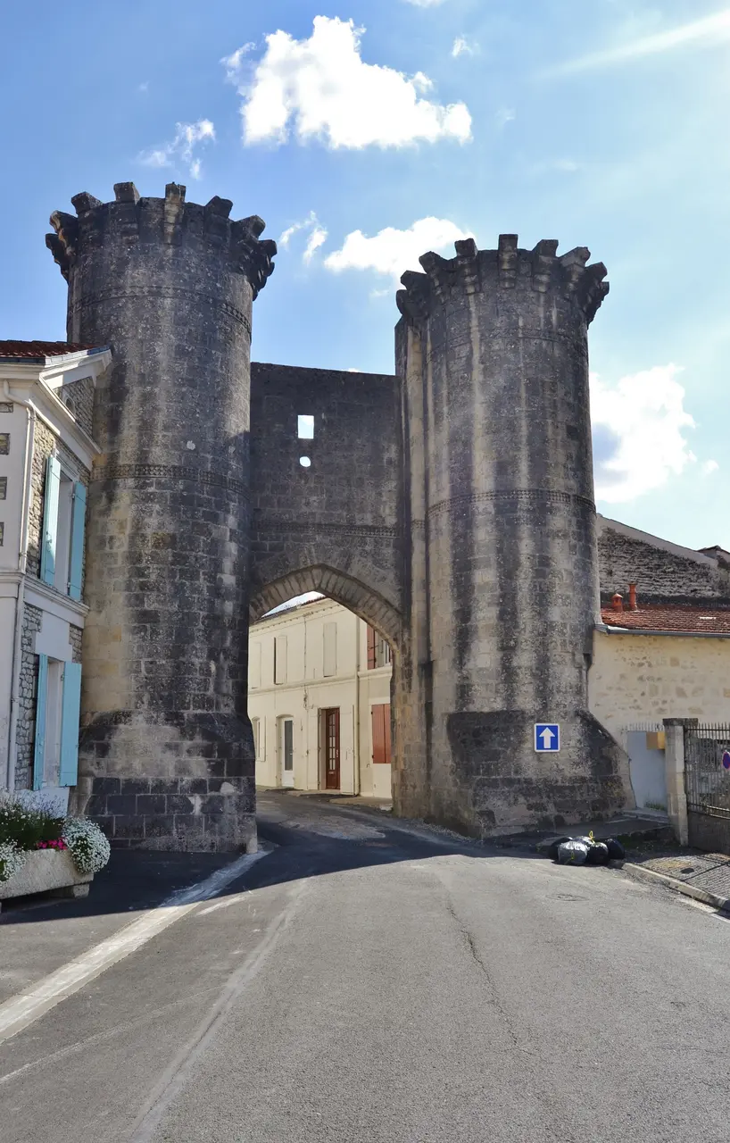 048 Tonnay-Boutonne ( 17380 )