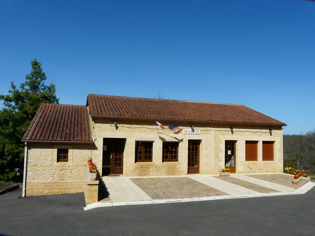 Saint-Avit-de-Vialard mairie