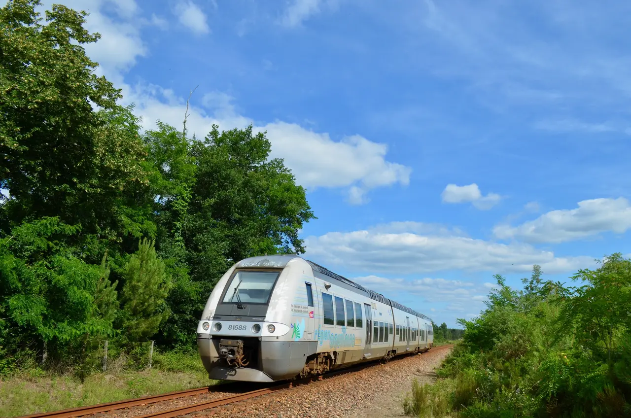 AGC 81688 a Ygos-Saint-Saturnin