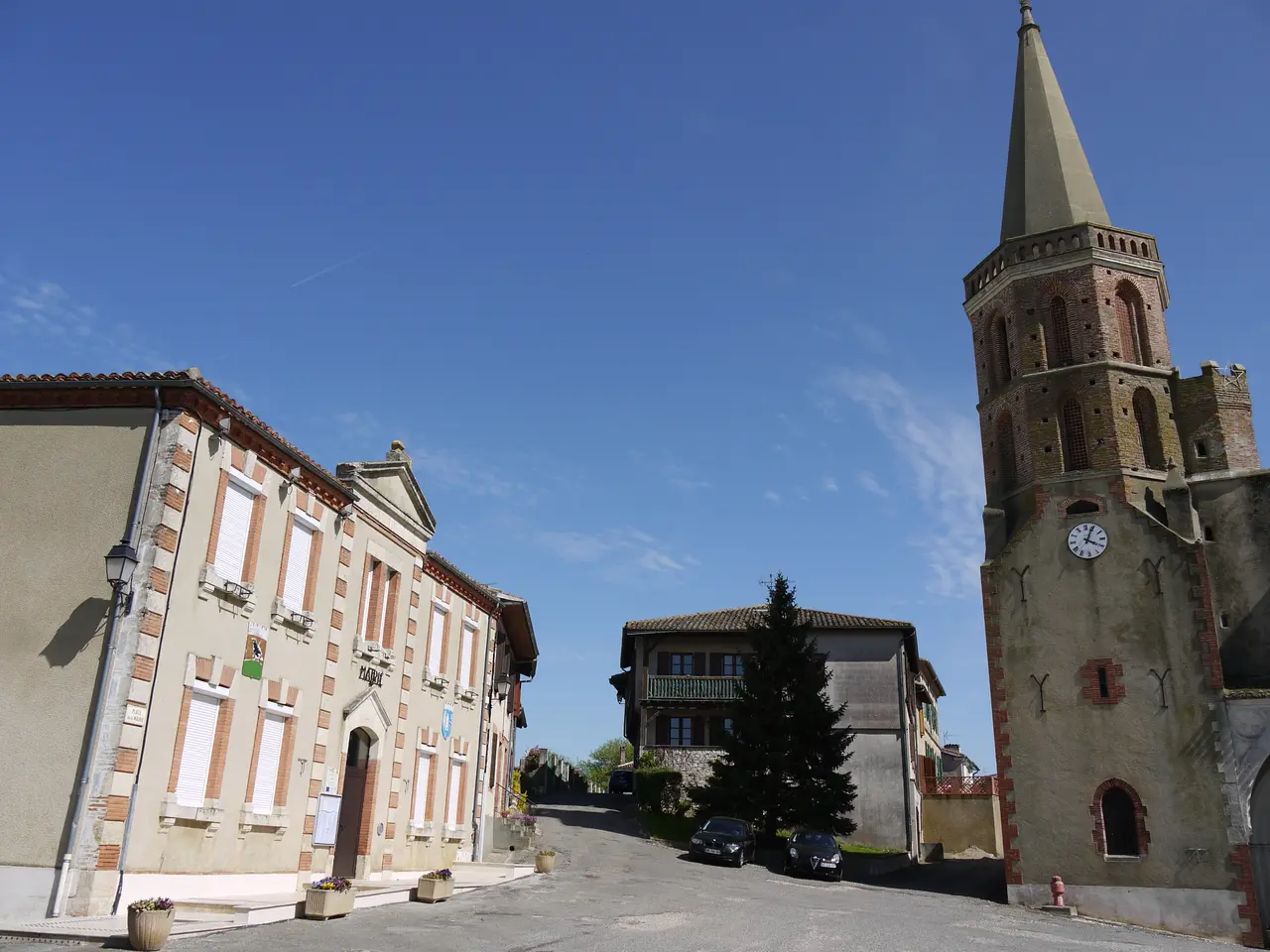 Aubiet - Place de la mairie