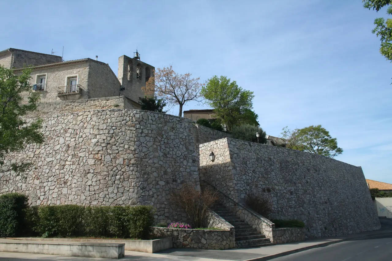 Balaruc-le-Vieux rempart eglise