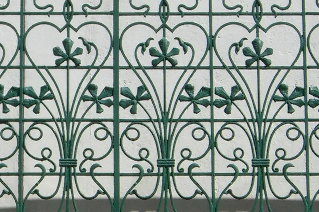 Balcon en fer forgé à Balaruc Les Bains