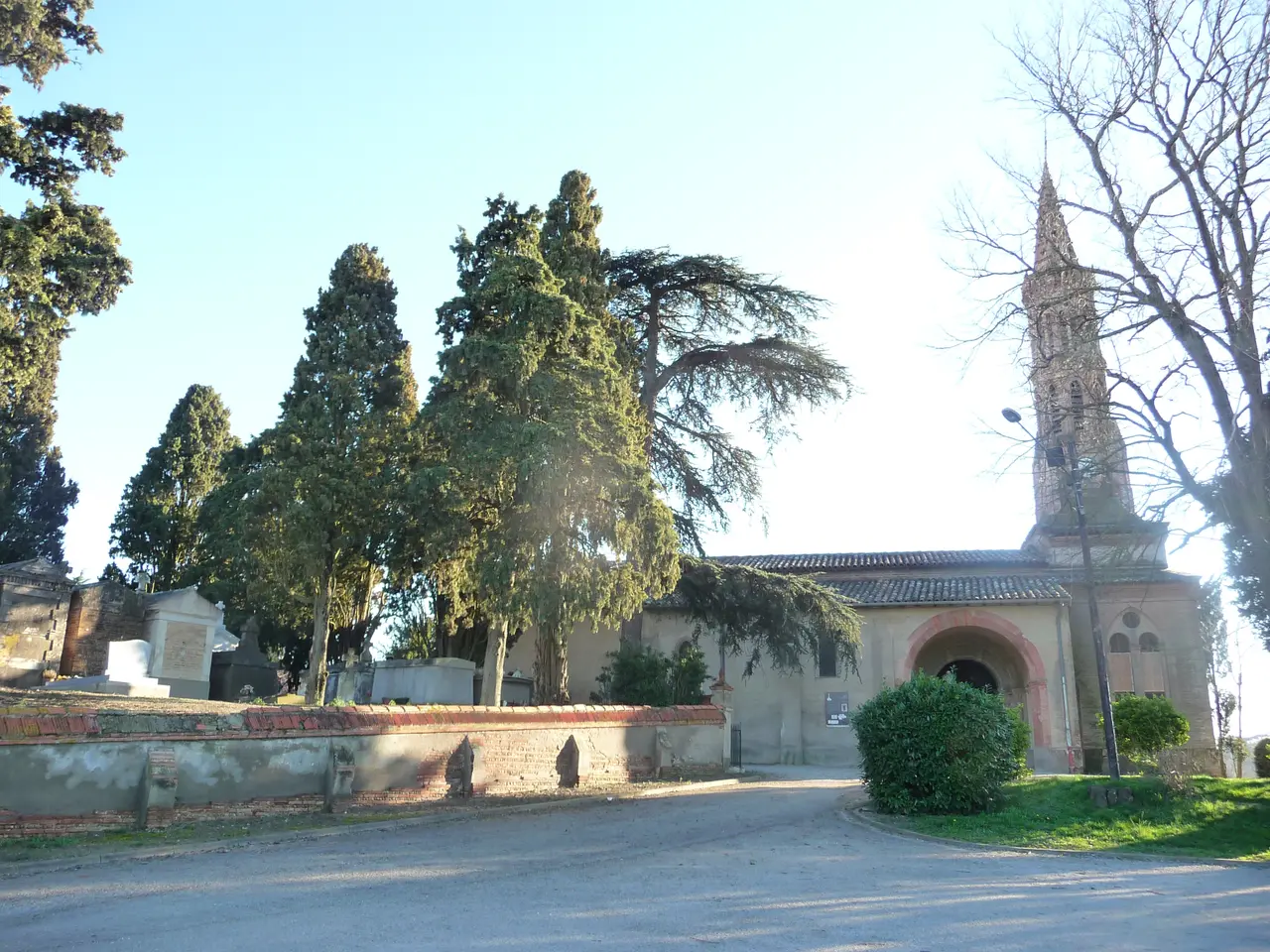 Eglise et cimetière de Belberaud (31450 France)