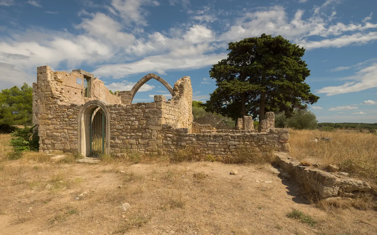 File:Ermitage Saint-Antoine, Castelnau-de-Guers 01.jpg