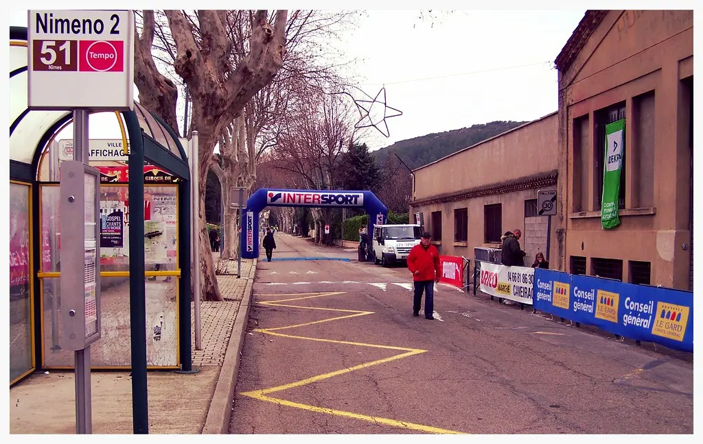 Ville de Caveirac, Route de Clarensac, lieu de départ de la course, l'arrivée se faisait également au même lieu