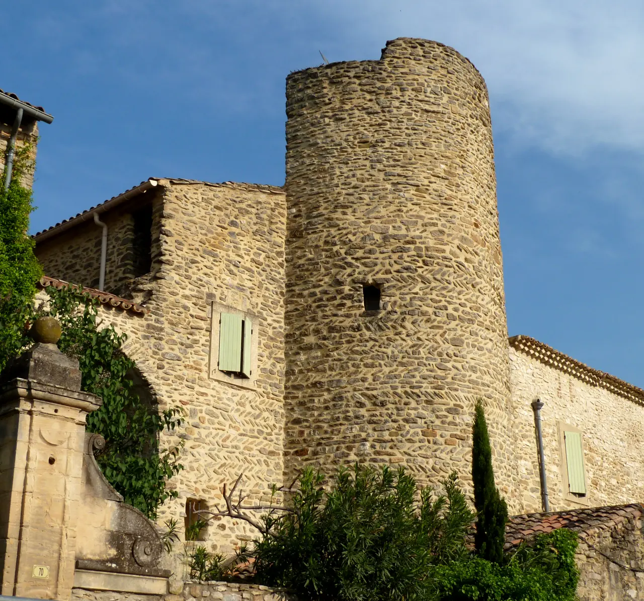 Connaux remparts tour