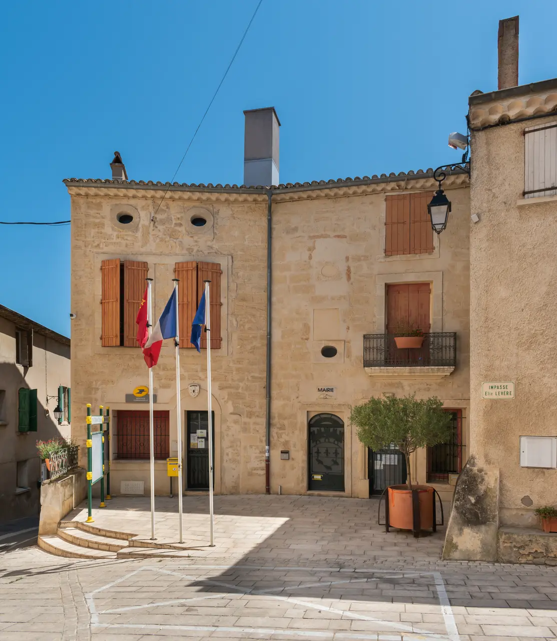 Town hall of Corneilhan (1)