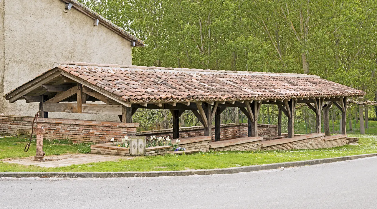 Finhan - Lavoir - exterieur