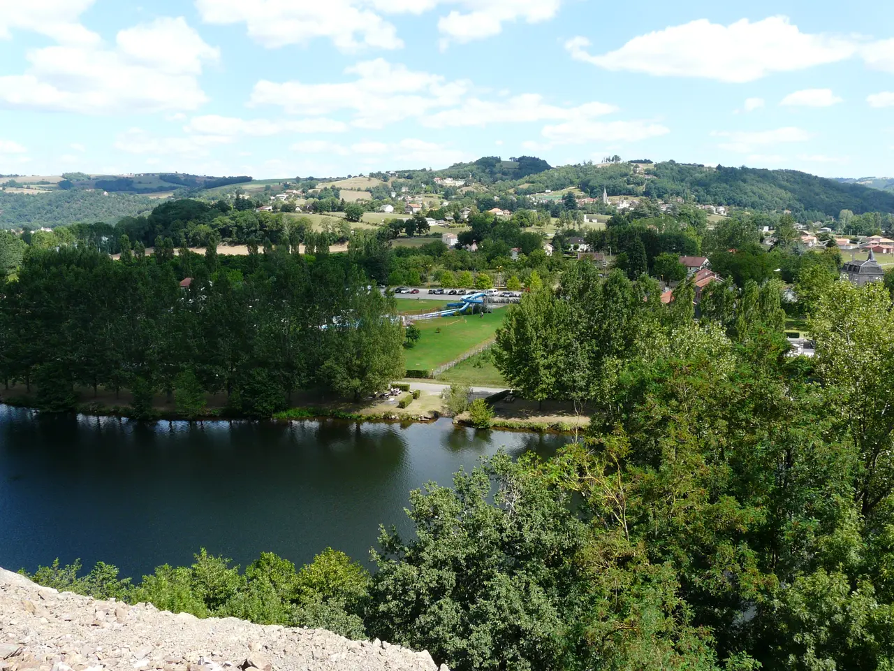 Vallée du Lot devant le Village de Flagnac