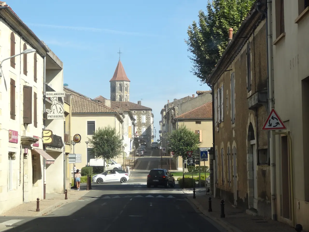 Fleurance 2018 32 - Avenue Martial Cazes et clocher