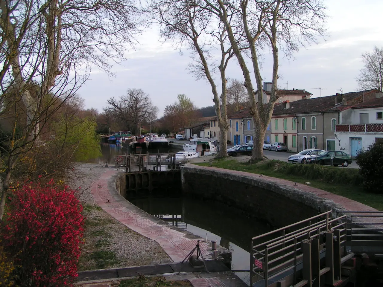 File:Le port de Gardouch sur le canal du midi.jpg