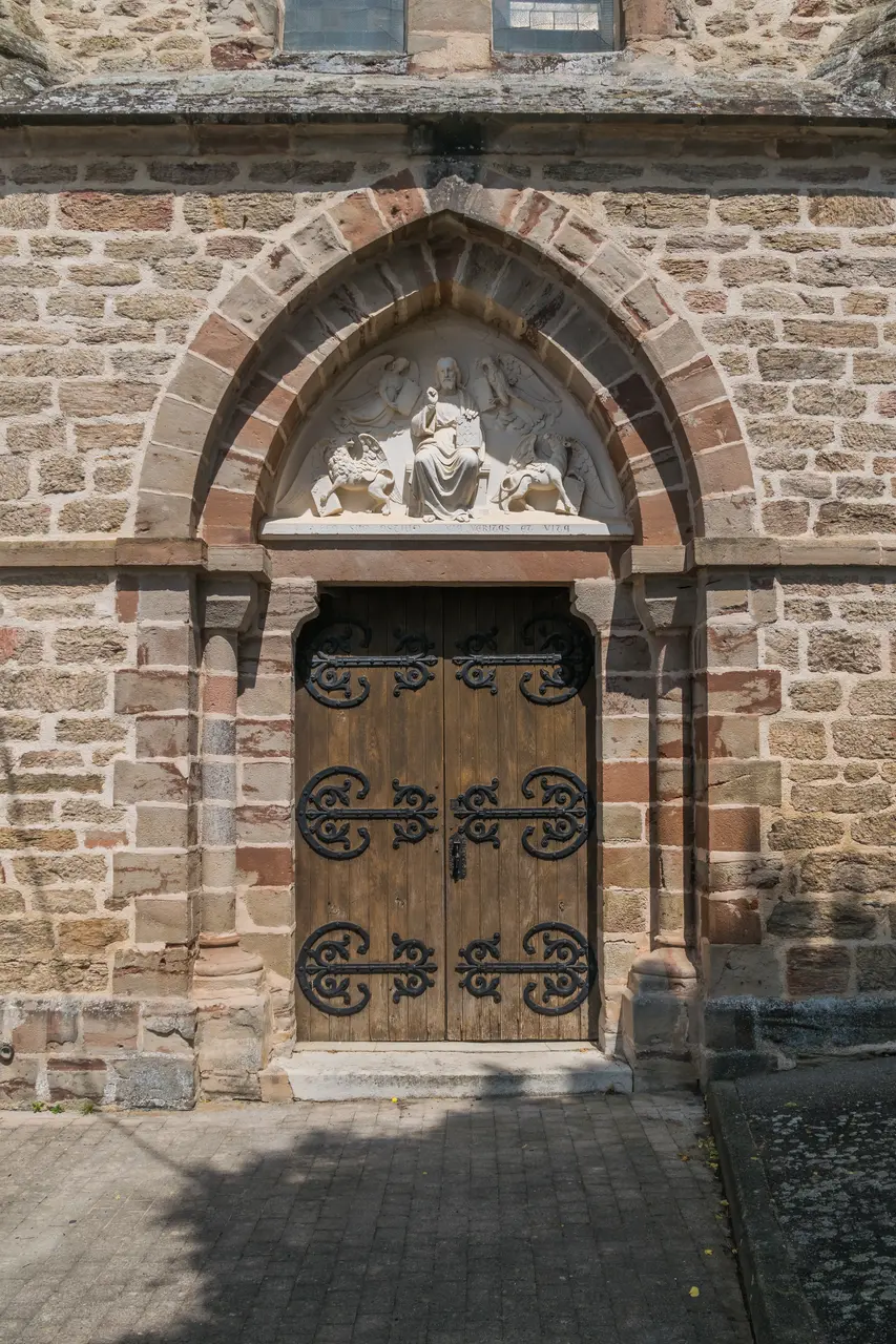 Church in La Bessenoits 08