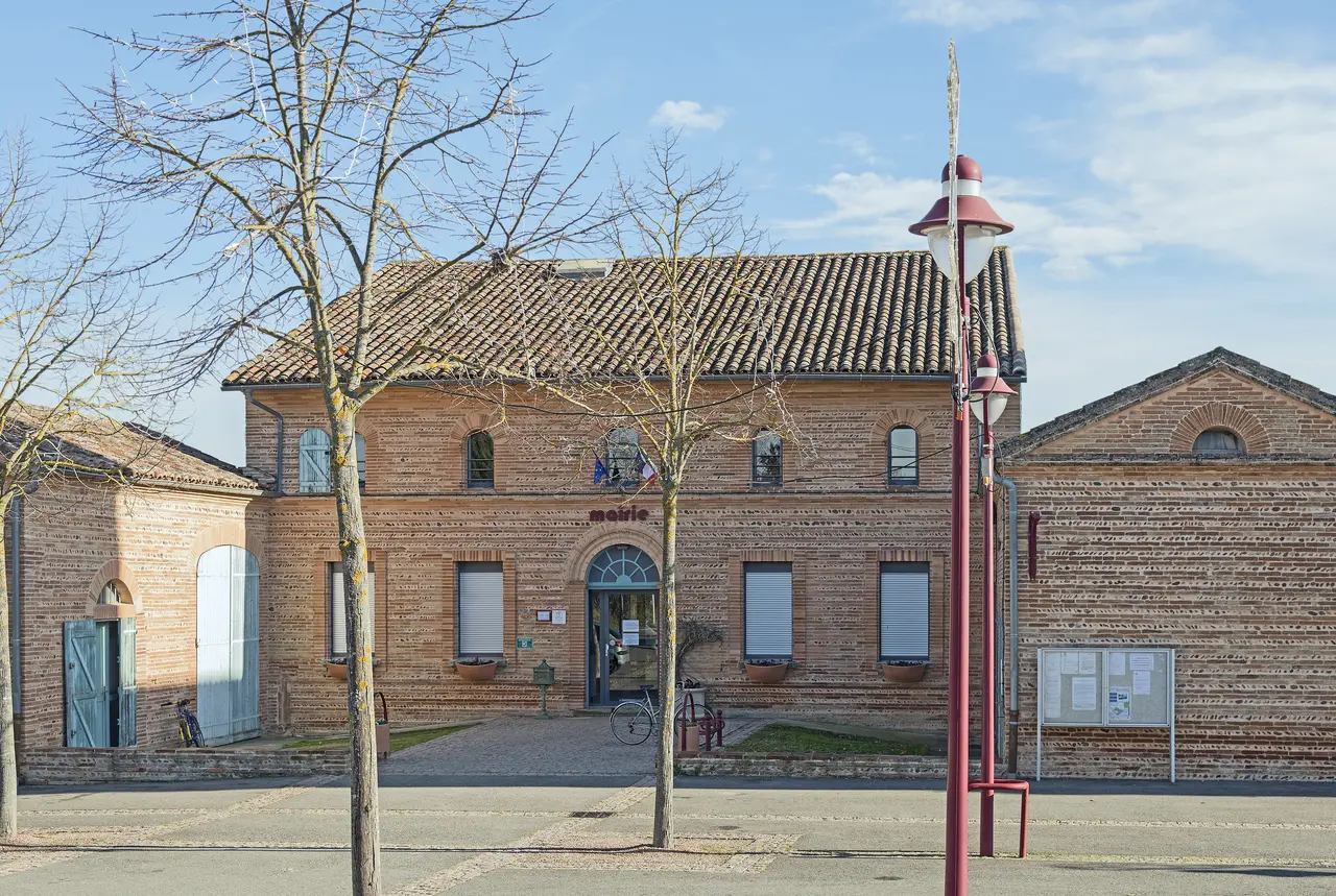 Larra (Haute-Garonne) Mairie