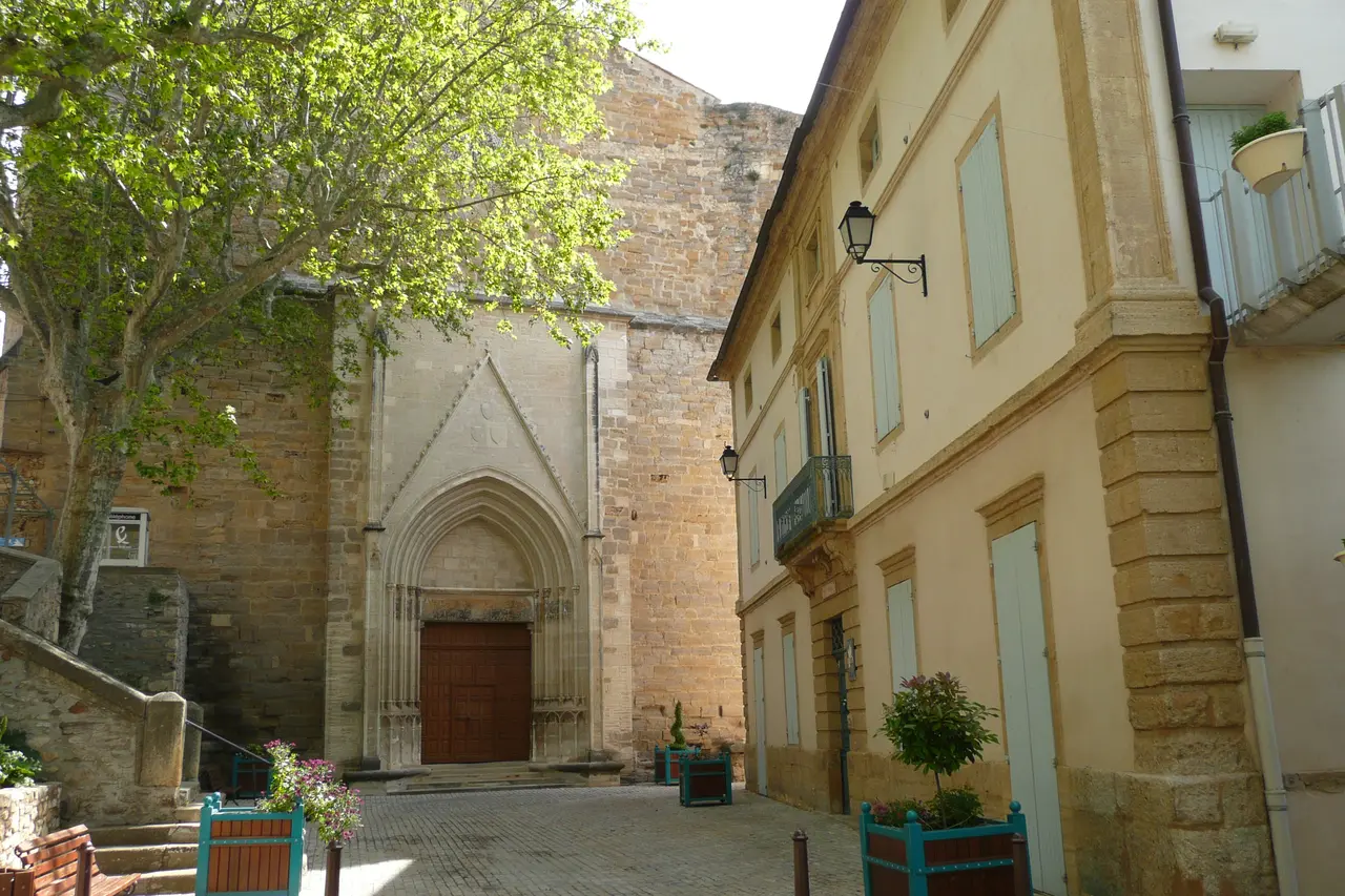 Eglise à Laudun-l'Ardoise