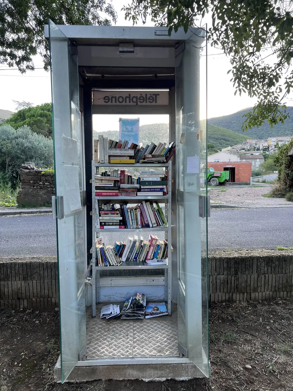 Le Bousquet-d'Orb - avenue de l'Orb - boîte à livres