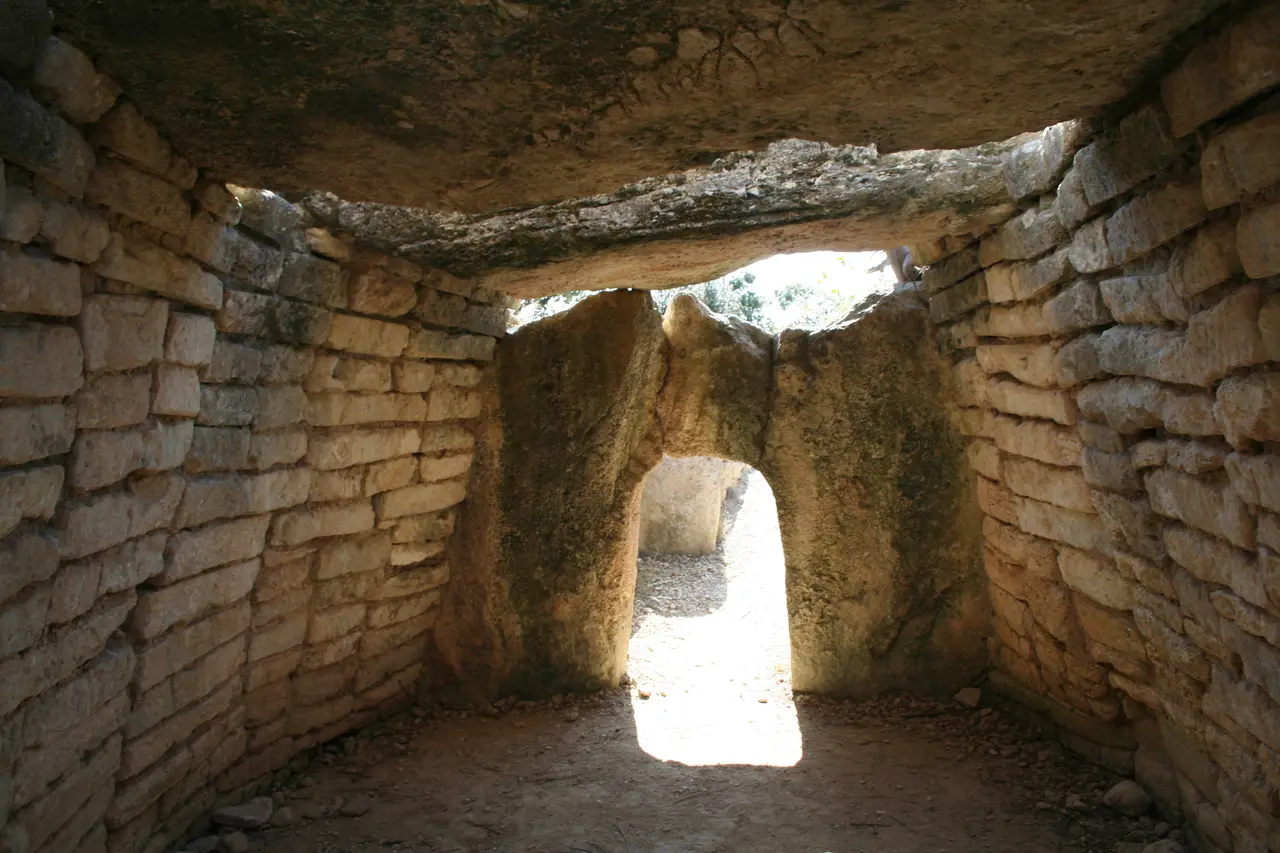 Le Pouget dolmen 2