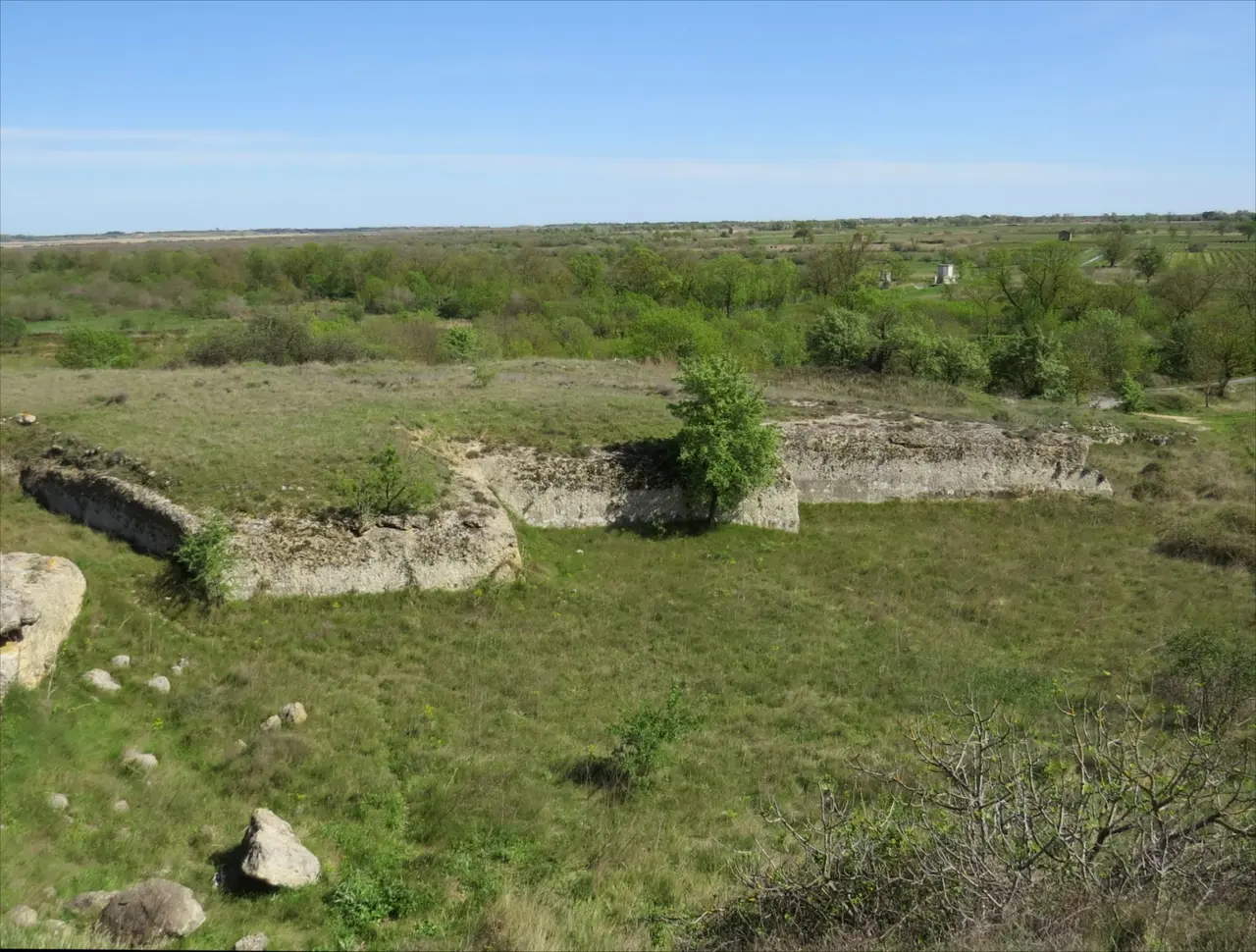 Carrière de la Cambrasse-Les Escaliers, vue d'ensemble. Lespignan, Hérault