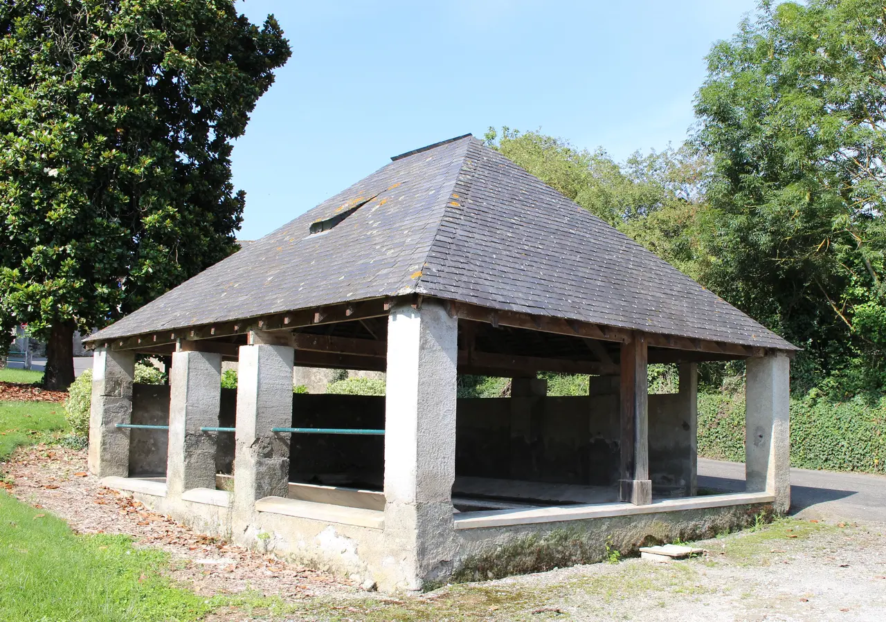 Lavoir de Louey (Hautes-Pyrénées) 1